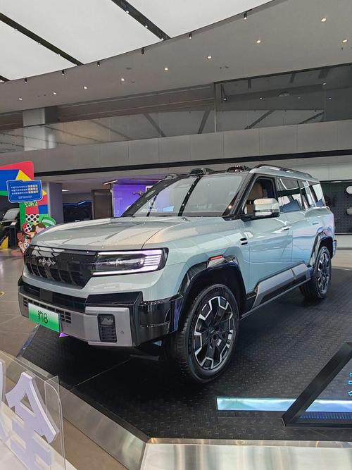 重庆212比亚迪方程豹硬派越野的爆款，英菲尼迪35周年与你共成长